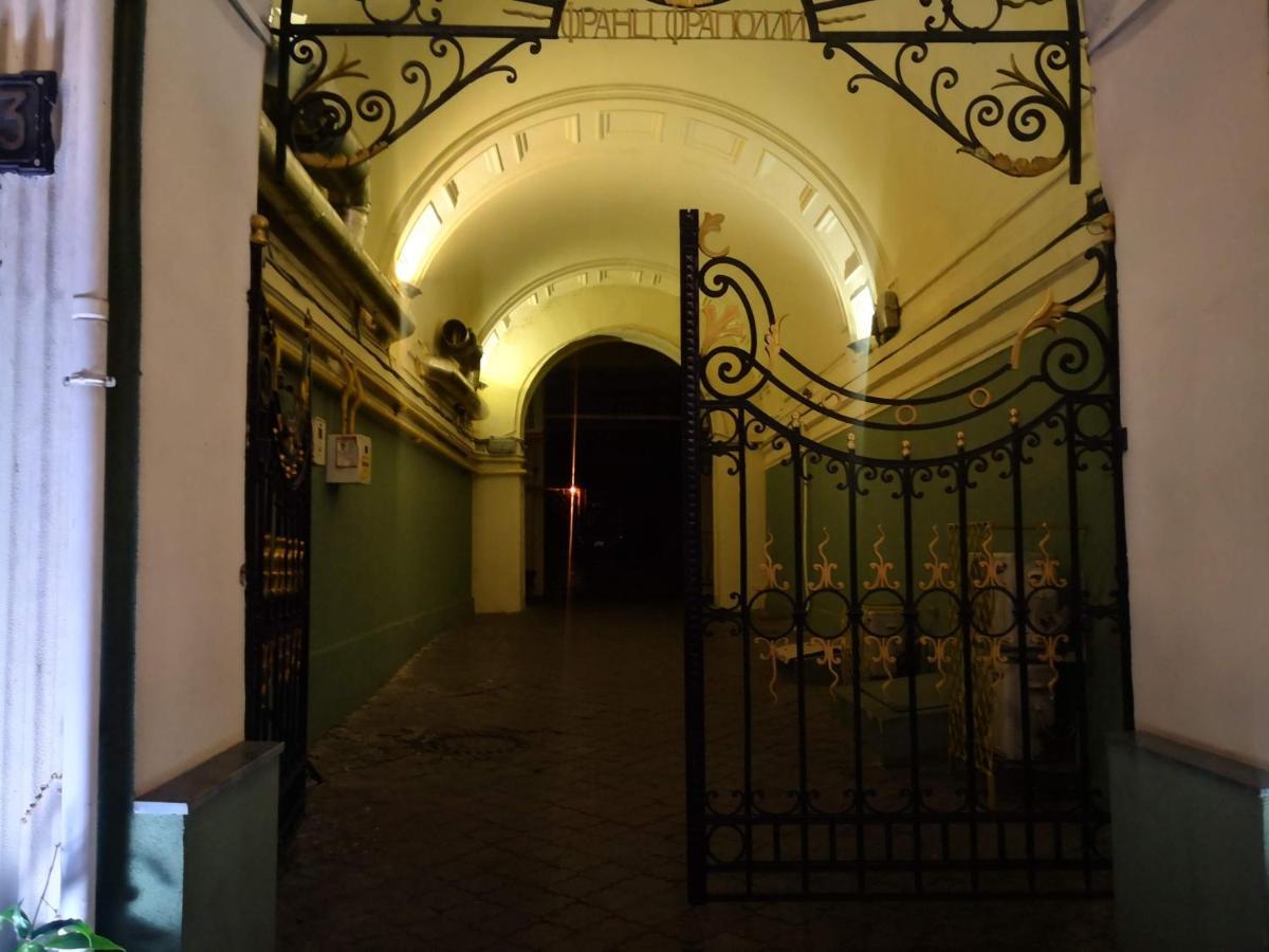 Затишні Апартаменти, Вулиця Дерибасівська, 13 Odessza Kültér fotó